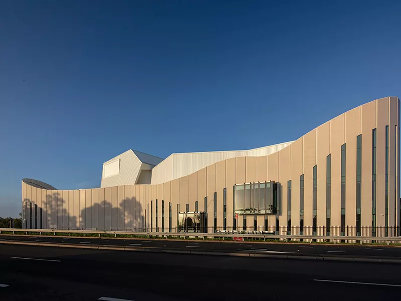 Warum ist der Theaterbau mit Stahlkonstruktion in der modernen Architektur wichtig?