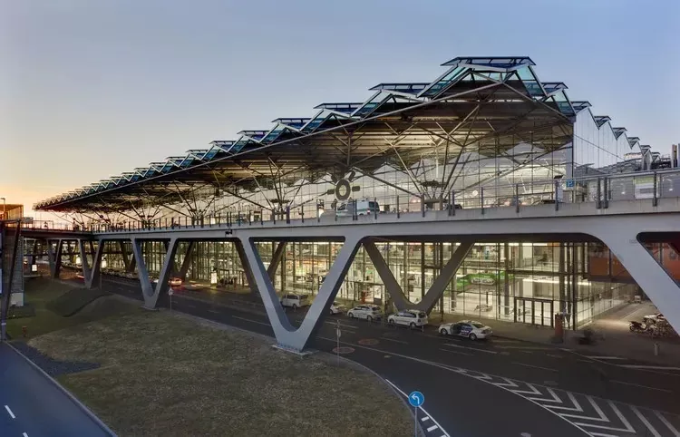 Flughafen unterstützt EPC Steel Terminal