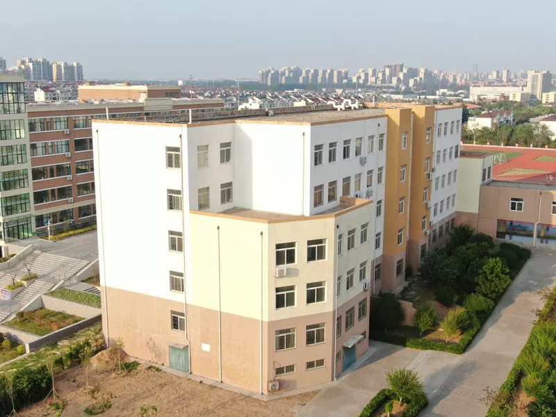 Schulgebäude aus Stahlfertigteilen